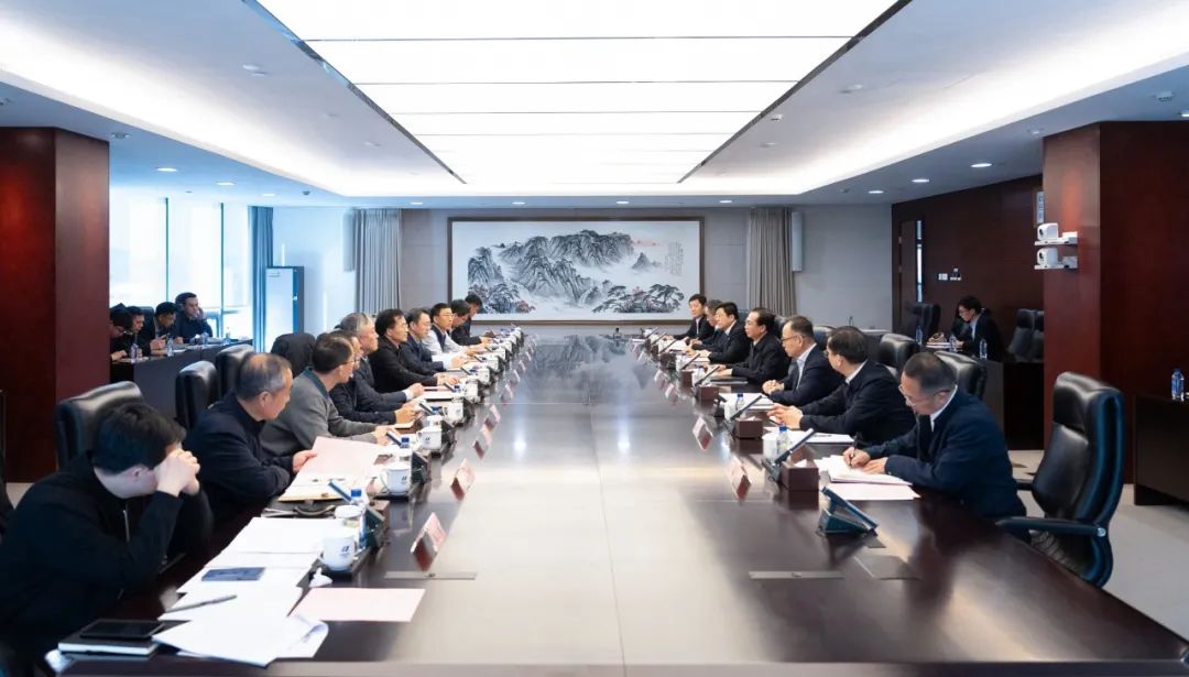 華電集團(tuán)董事長(zhǎng)、黨組書記江毅與北京市政府黨組成員、副市長(zhǎng)文獻(xiàn)舉行會(huì)談