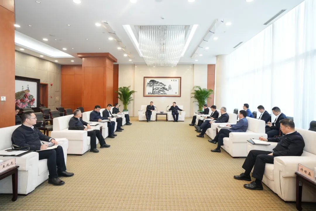 華能集團董事長溫樞剛、總經(jīng)理張文峰會見哈電集團董事長曹志安、總經(jīng)理黃偉