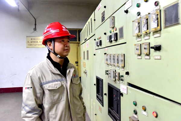 不忘初心 甘于奉獻——記2017年度湘潭發(fā)電公司勞動模范、設備部羅治國